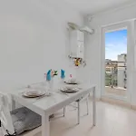 Piperaki High Class בוקרשט